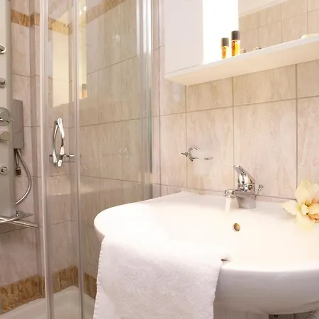Adria Luxury شقة فندقية